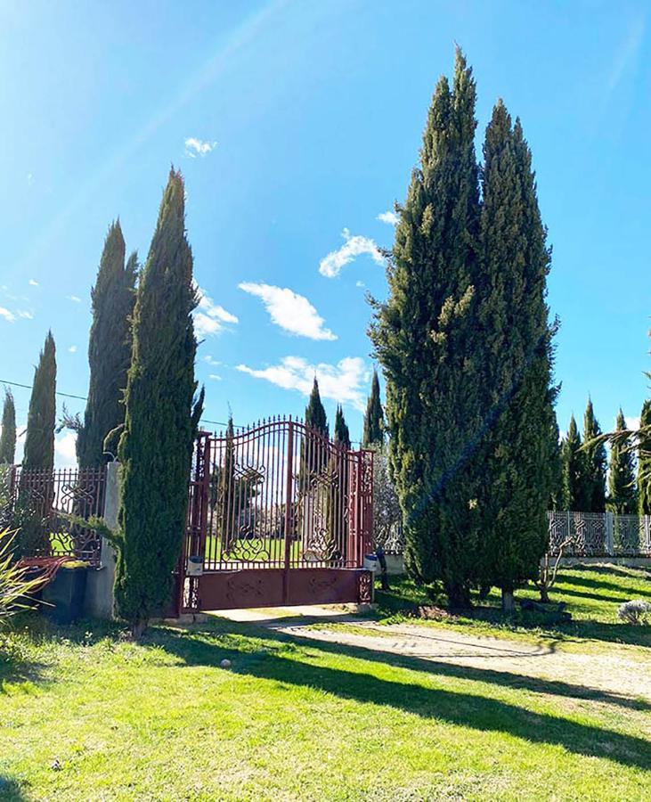Maison D'Hotes, Superbe Et Spacieuse ,Dans Un Cadre Charmant Calme Et Verdoyant Pernes-les-Fontaines Exteriör bild