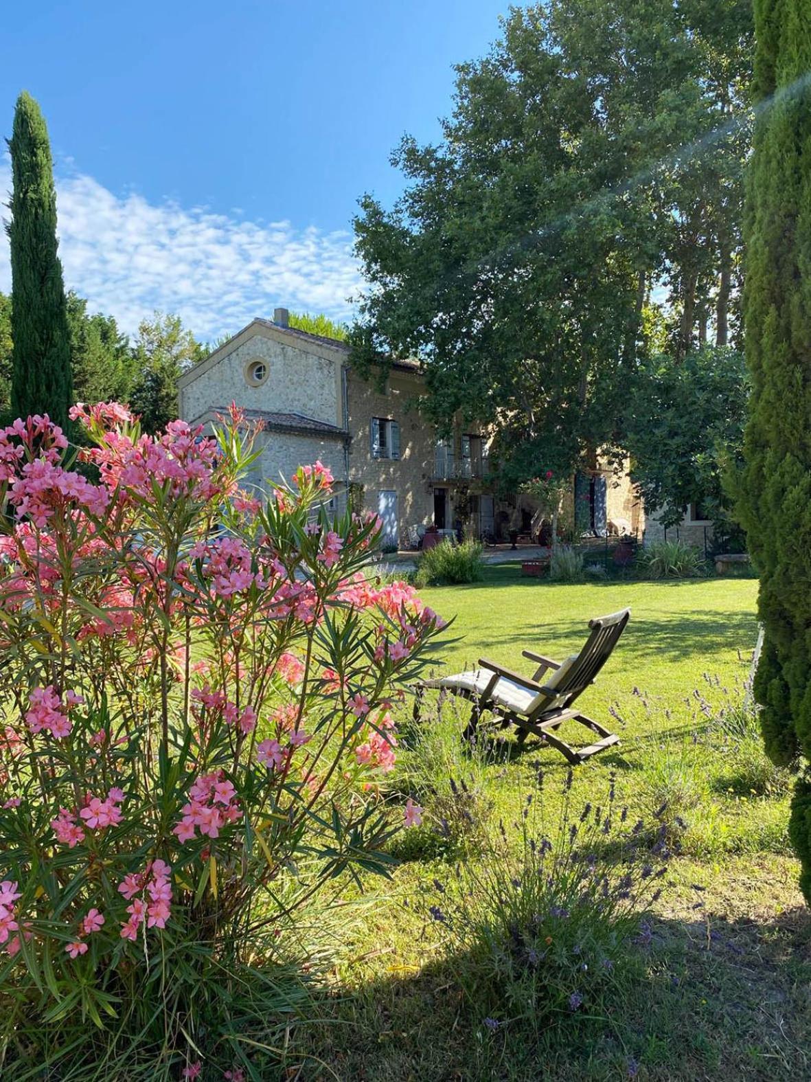 Maison D'Hotes, Superbe Et Spacieuse ,Dans Un Cadre Charmant Calme Et Verdoyant Pernes-les-Fontaines Exteriör bild